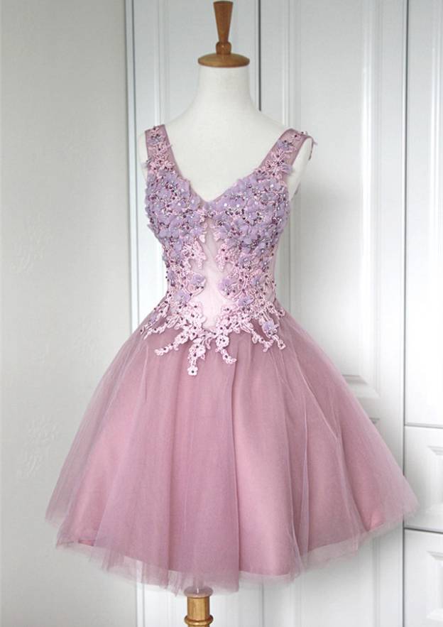 A-Line/Princess V-Neck Short/Mini Tulle Cocktail Dresses With Appliqued Beaded