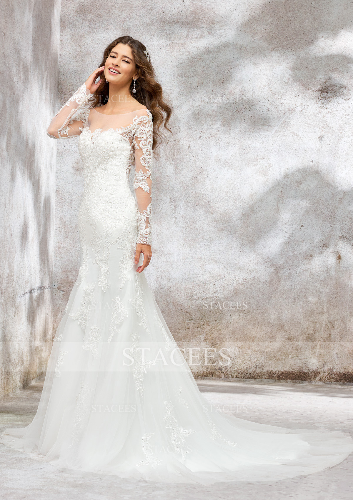 Corte trompeta/sirena escote ilusión encaje tul tren de la corte vestido de novia