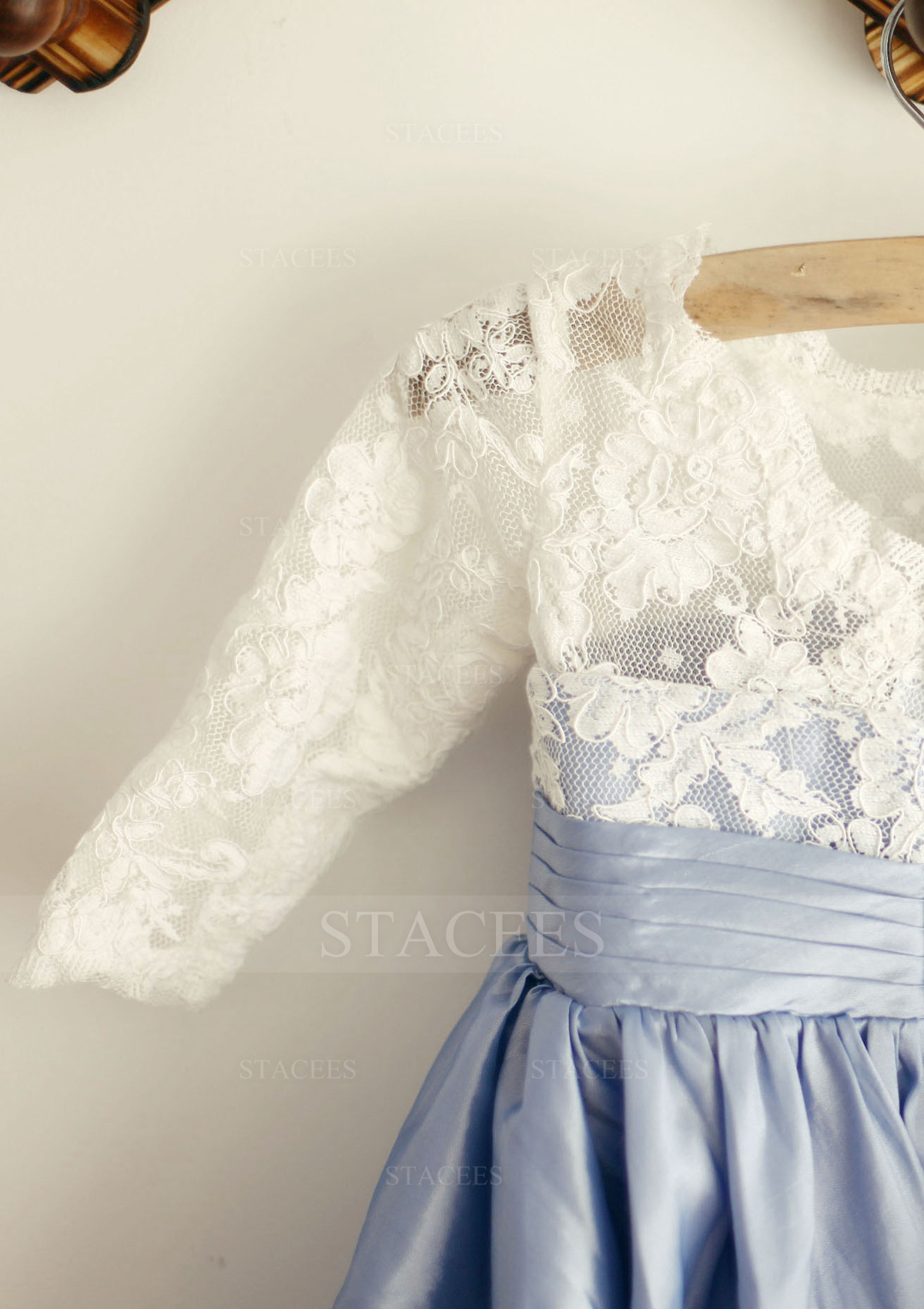 Comme Image Trapèze/princesse scoop longueur genou dentelle taffetas robes de demoiselle d'honneur fillette avec noeud papillon - STACEES
