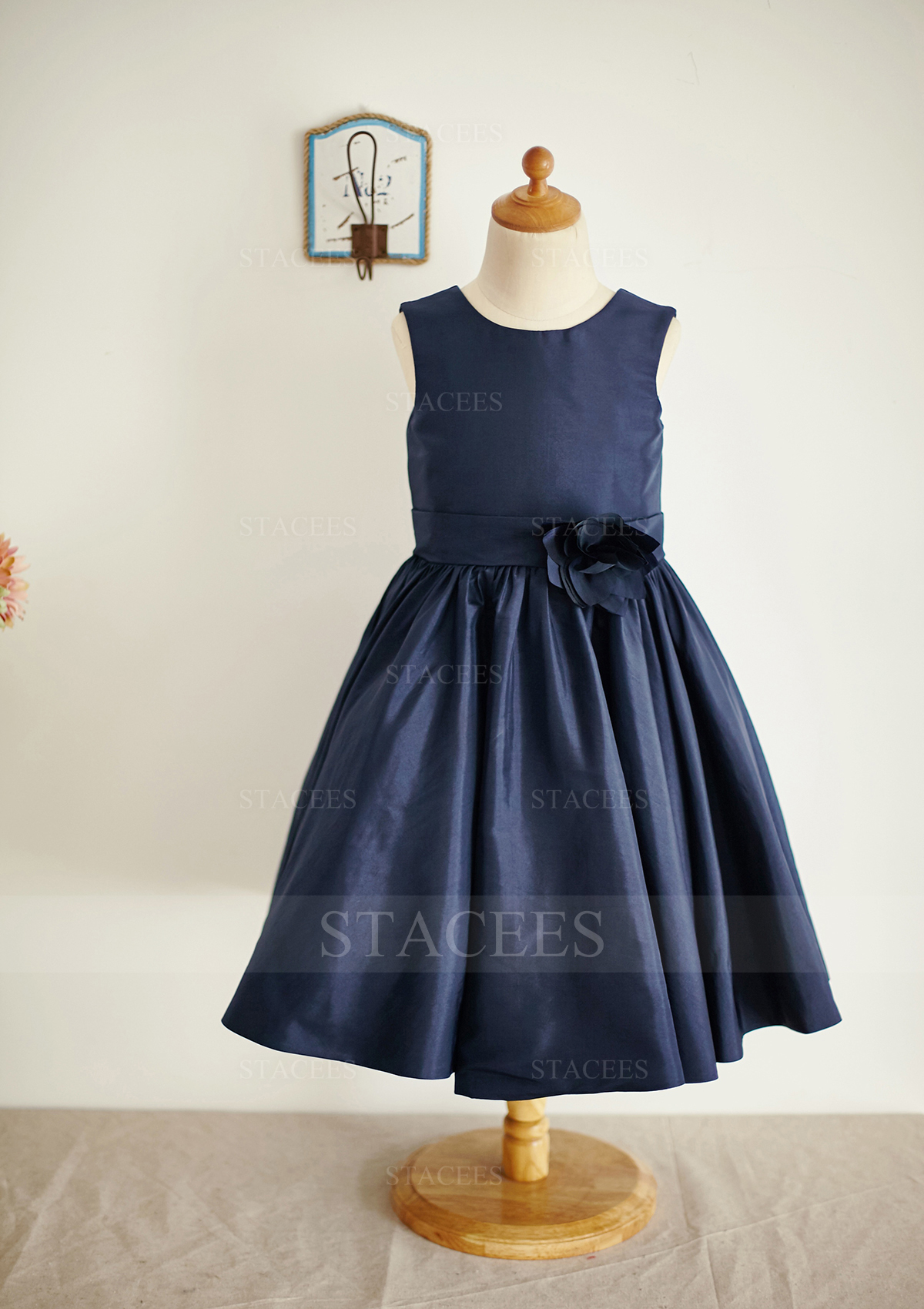 Cute A-line/Princess Scoop Neck Tea-Length Taffeta Flower Girl Dress With Sashes