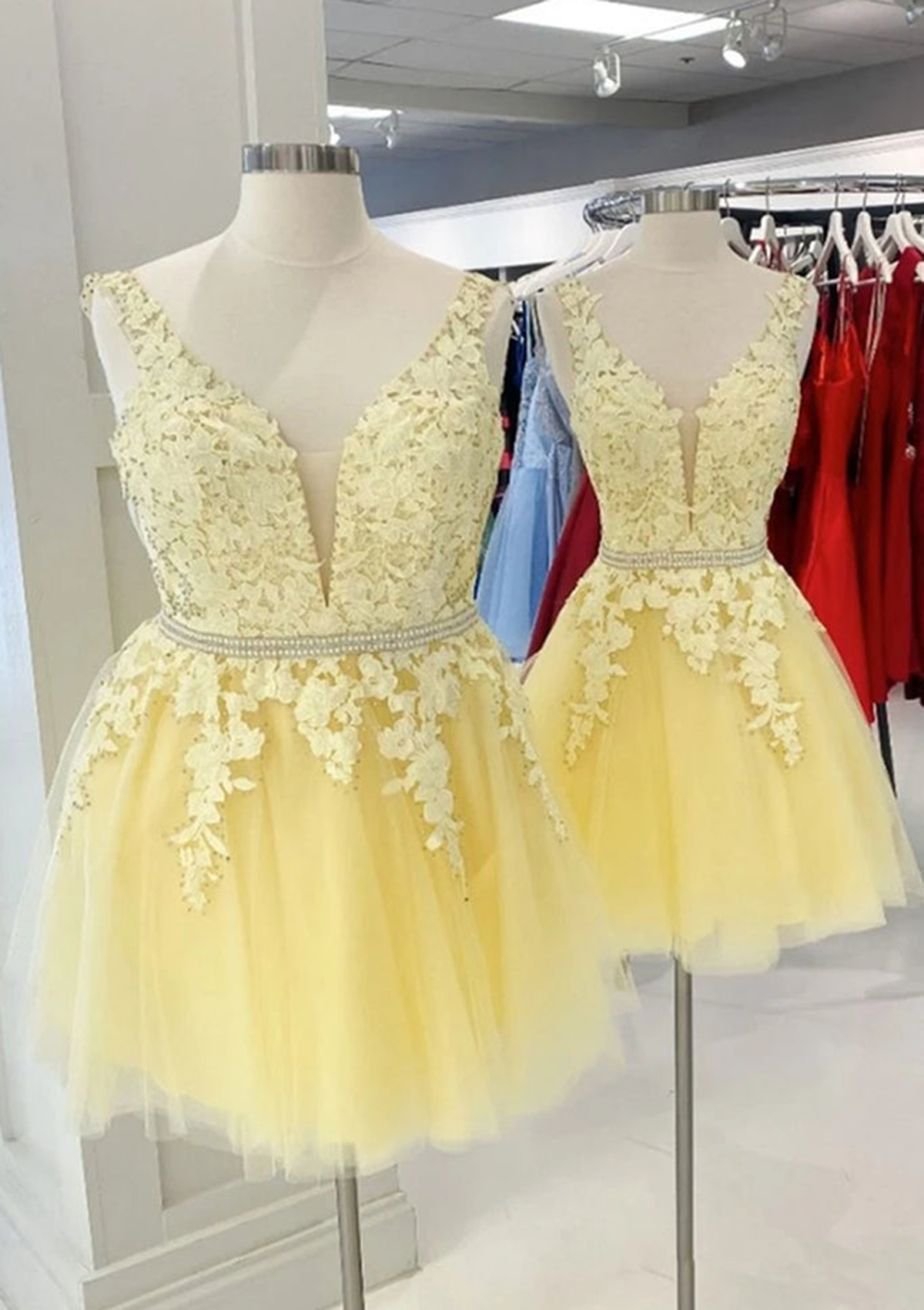 Daffodil A-line V Neck Sleeveless Lace Tulle Short/Mini Homecoming Dress With Beading Bandage - STACEES