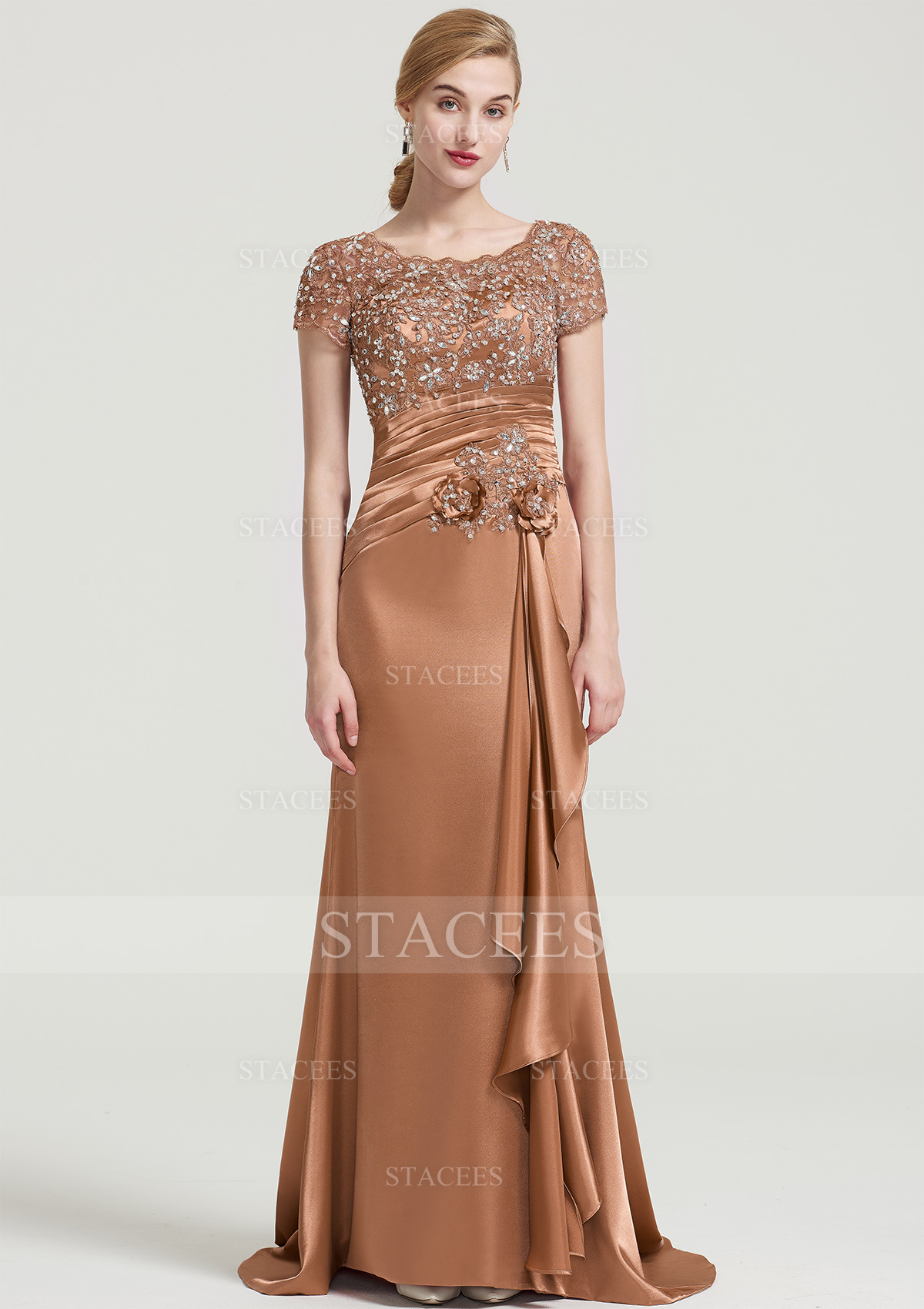 Comme Image Fourreau scoop charmeuse traîne balayage robe de mère de la mariée avec perle plissé volants - STACEES