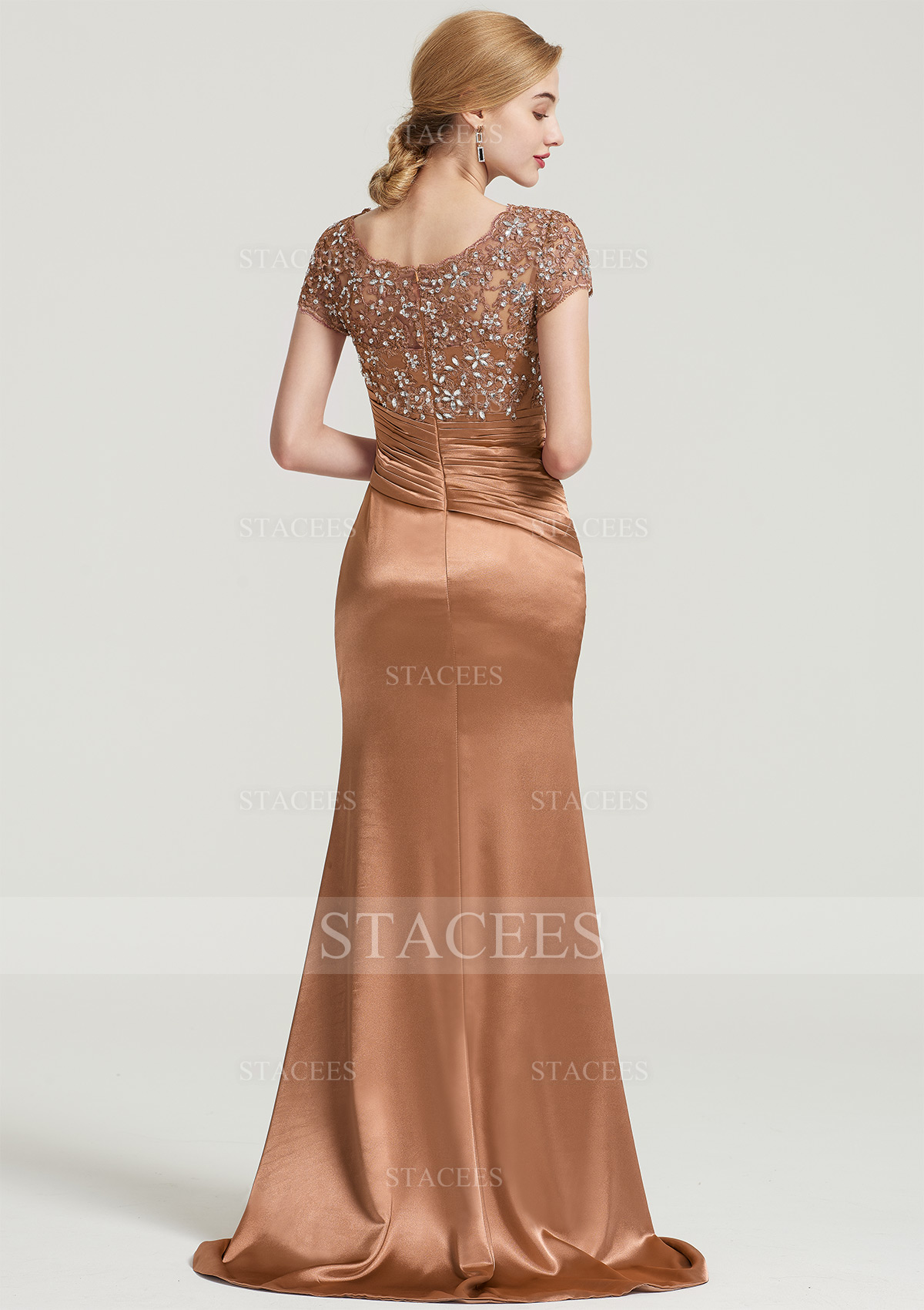 Comme Image Fourreau scoop charmeuse traîne balayage robe de mère de la mariée avec perle plissé volants - STACEES