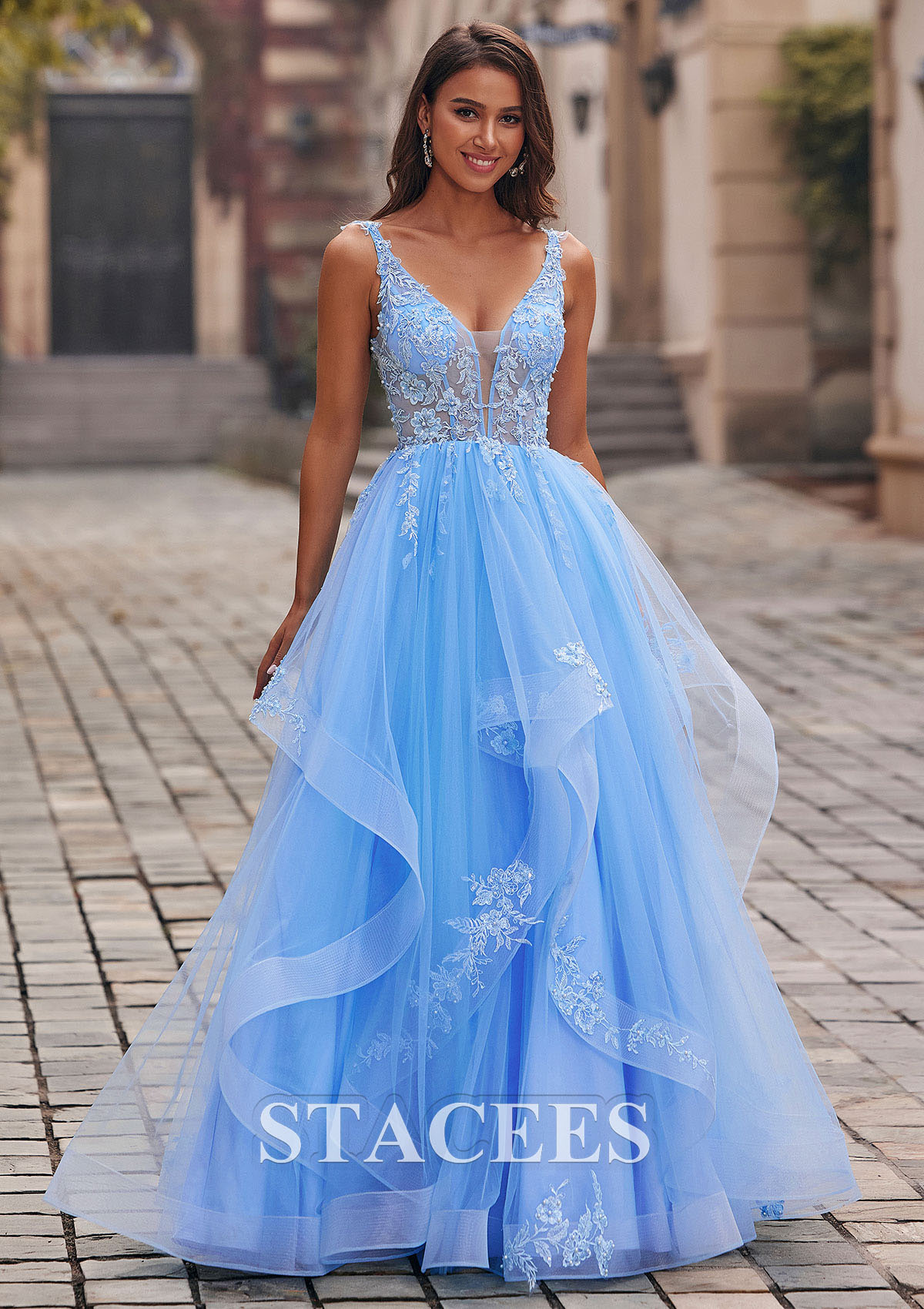 a-line sleeveless v-neck floor-length with applique tulle dresses Tulle A-Line Low V-Neck Sleeveless Appliques Long Wedding Dress White / US 4
