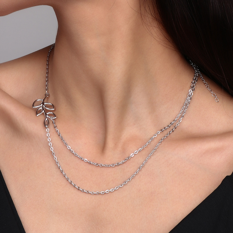 Collar bonito hoja de aleación metálica para mujer