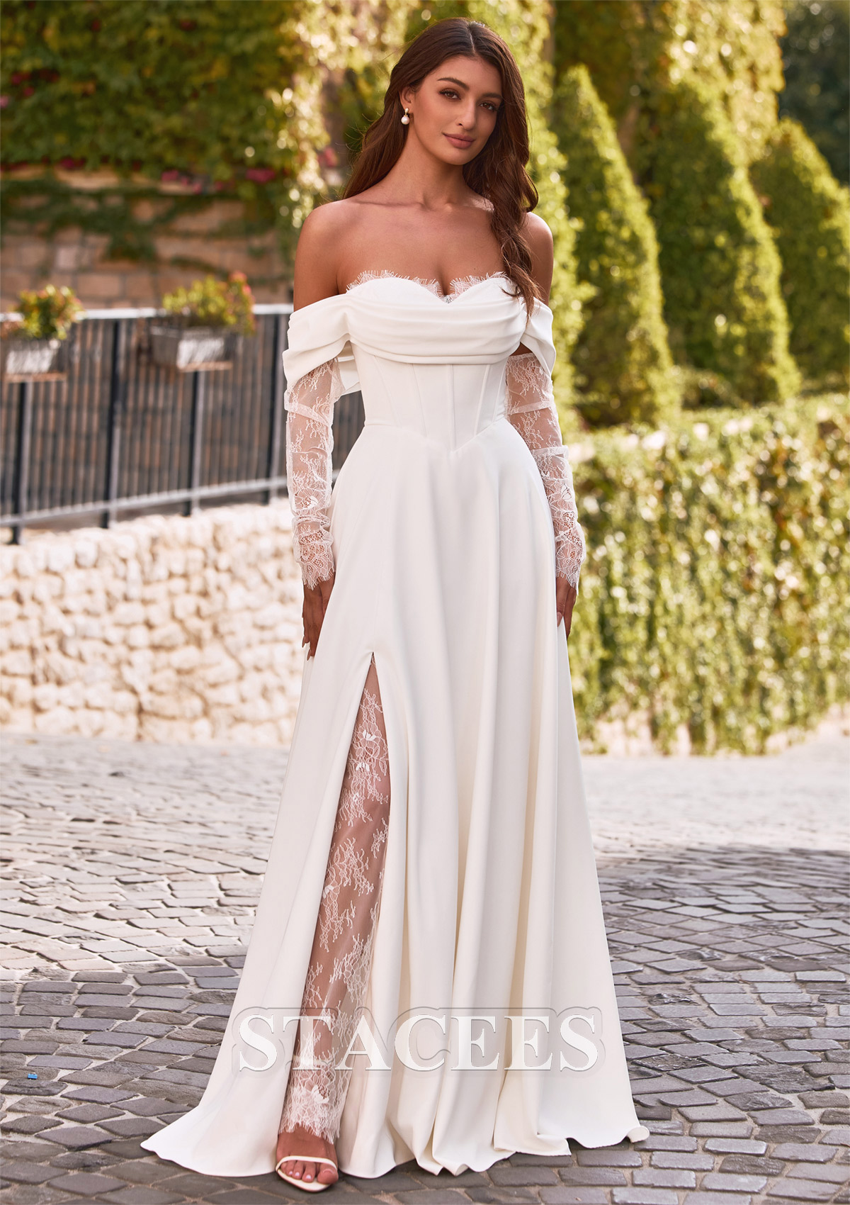 Marfil Vestido línea a hombros descubiertos satén cola de corte vestido de novia - STACEES