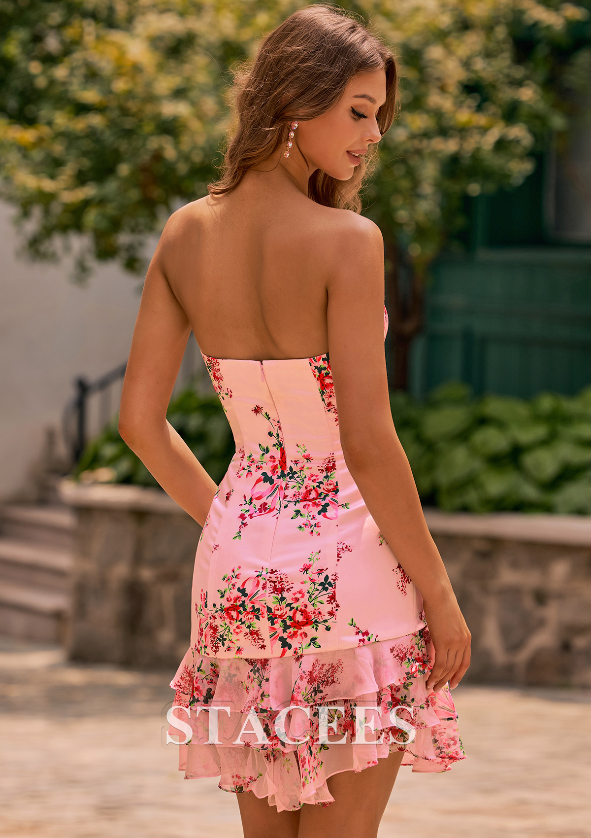 Blushing Pink Floral Fourreau bateau mousseline courte/mini robe de fête de la rentré avec noeud papillon volants - STACEES