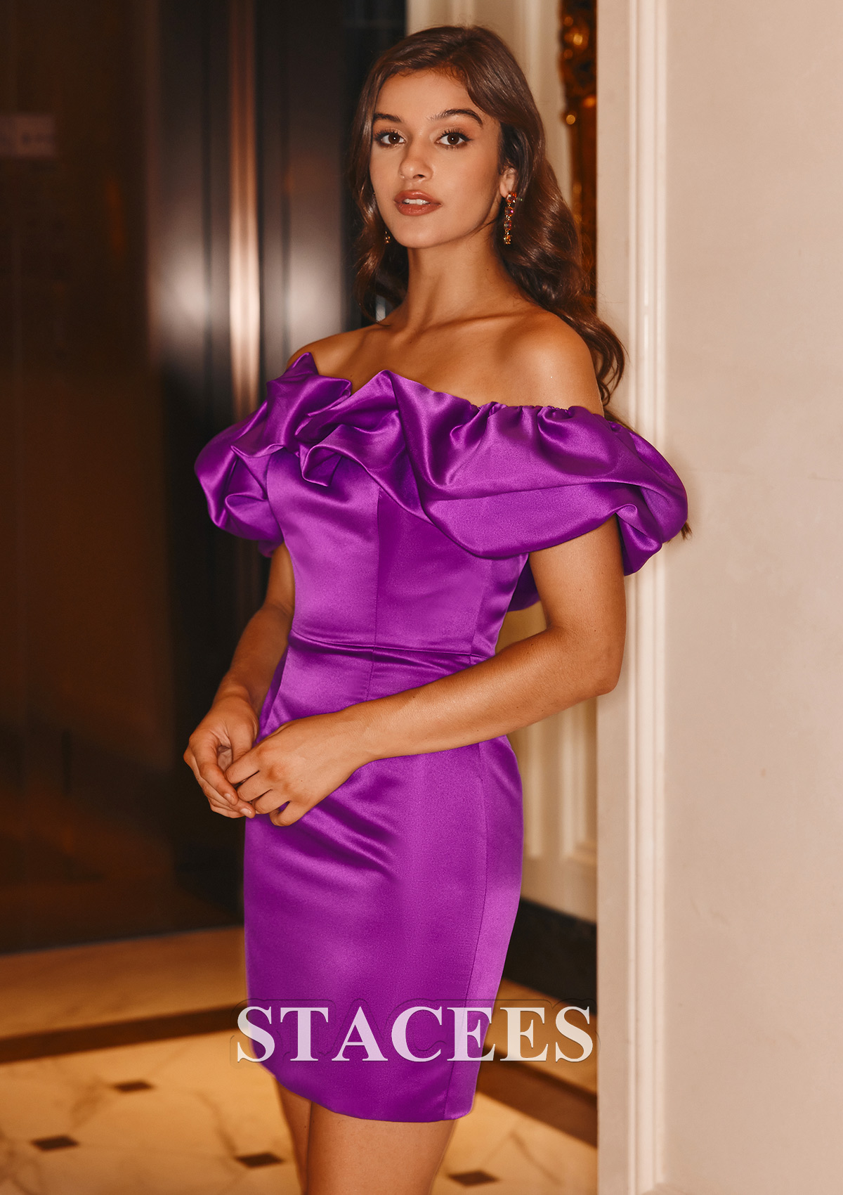 Orchidée Fourreau épaule dénudée satin courte/mini robe de fête de la rentrée - STACEES