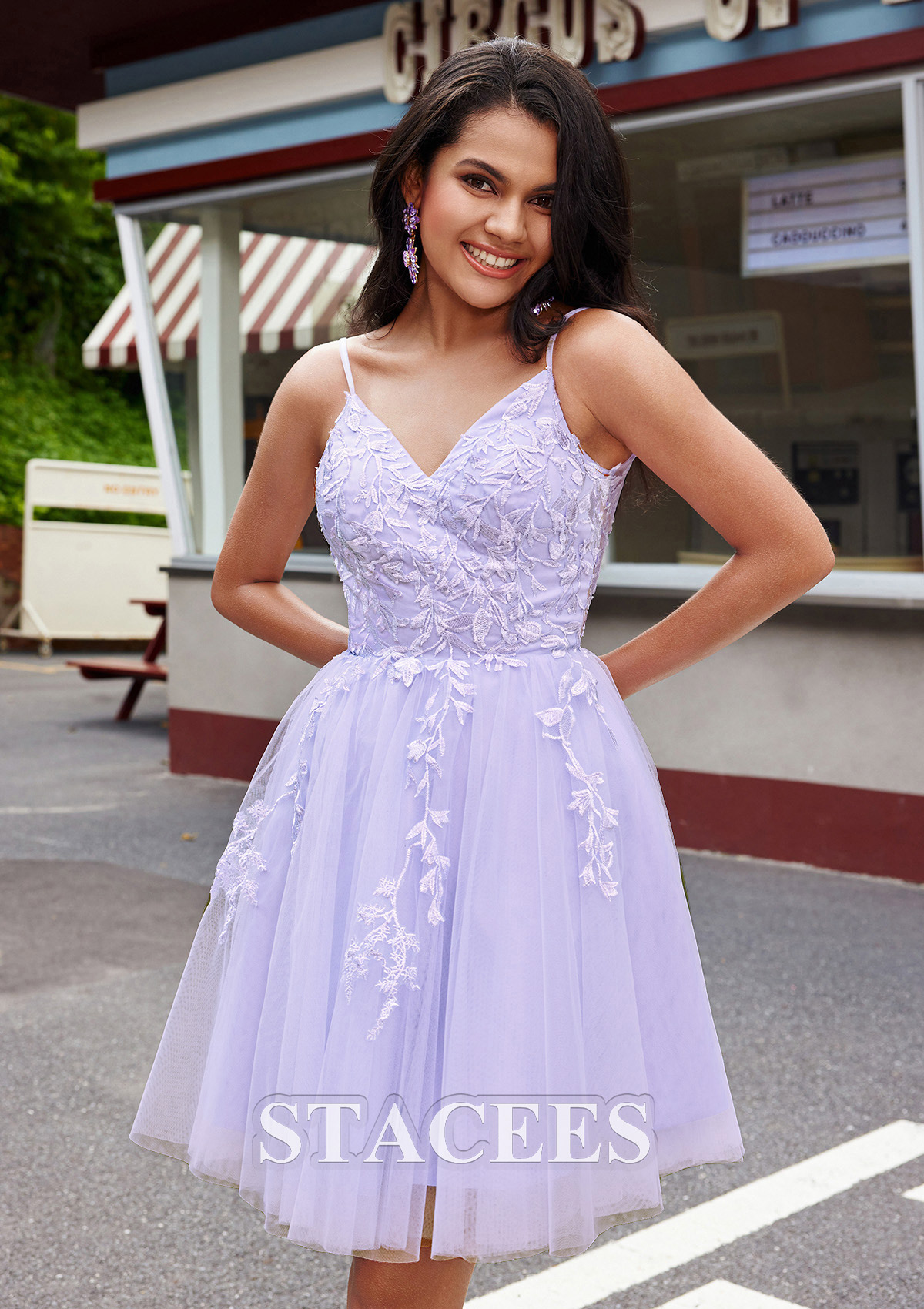 Comme Image Robe trapèze col en v tulle courte/mini robe de fête de la rentrée avec appliqué - STACEES