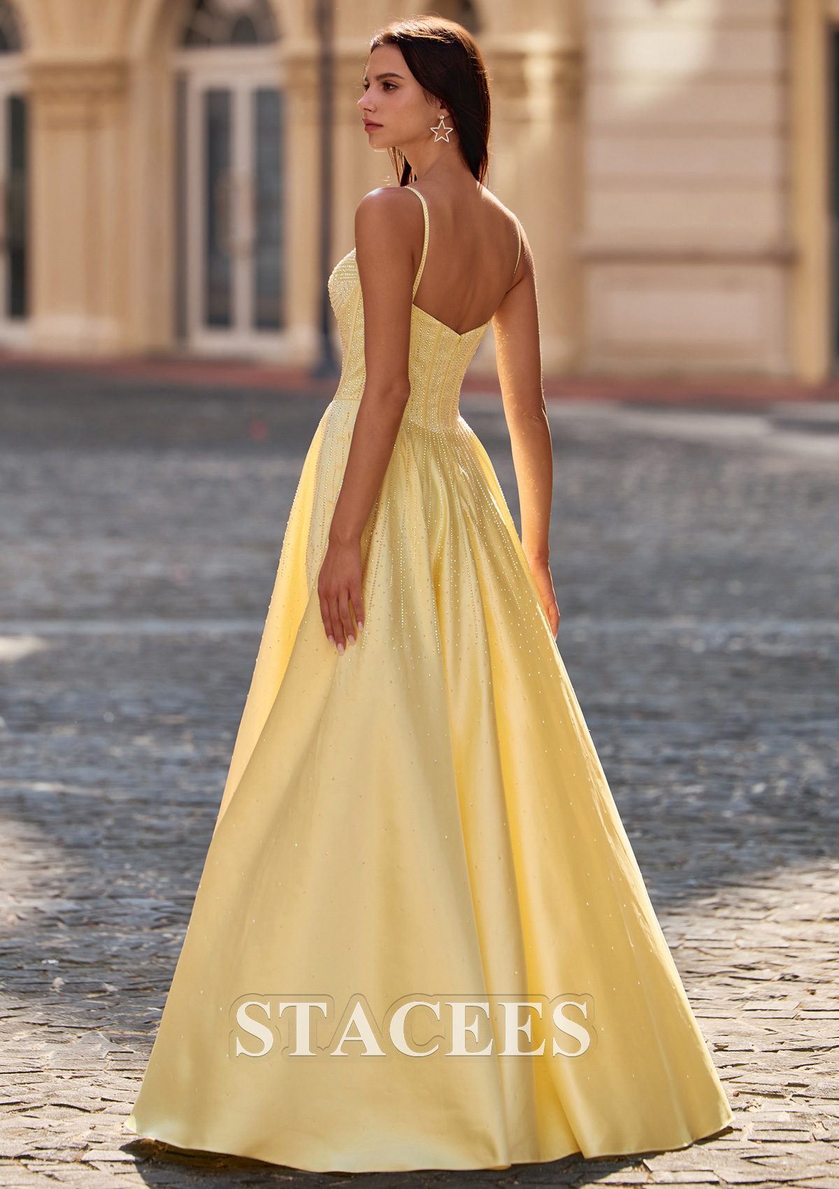 Jonquille Trapèze col en v satin longueur ras du sol robe de bal avec strass thermocollant poches - STACEES