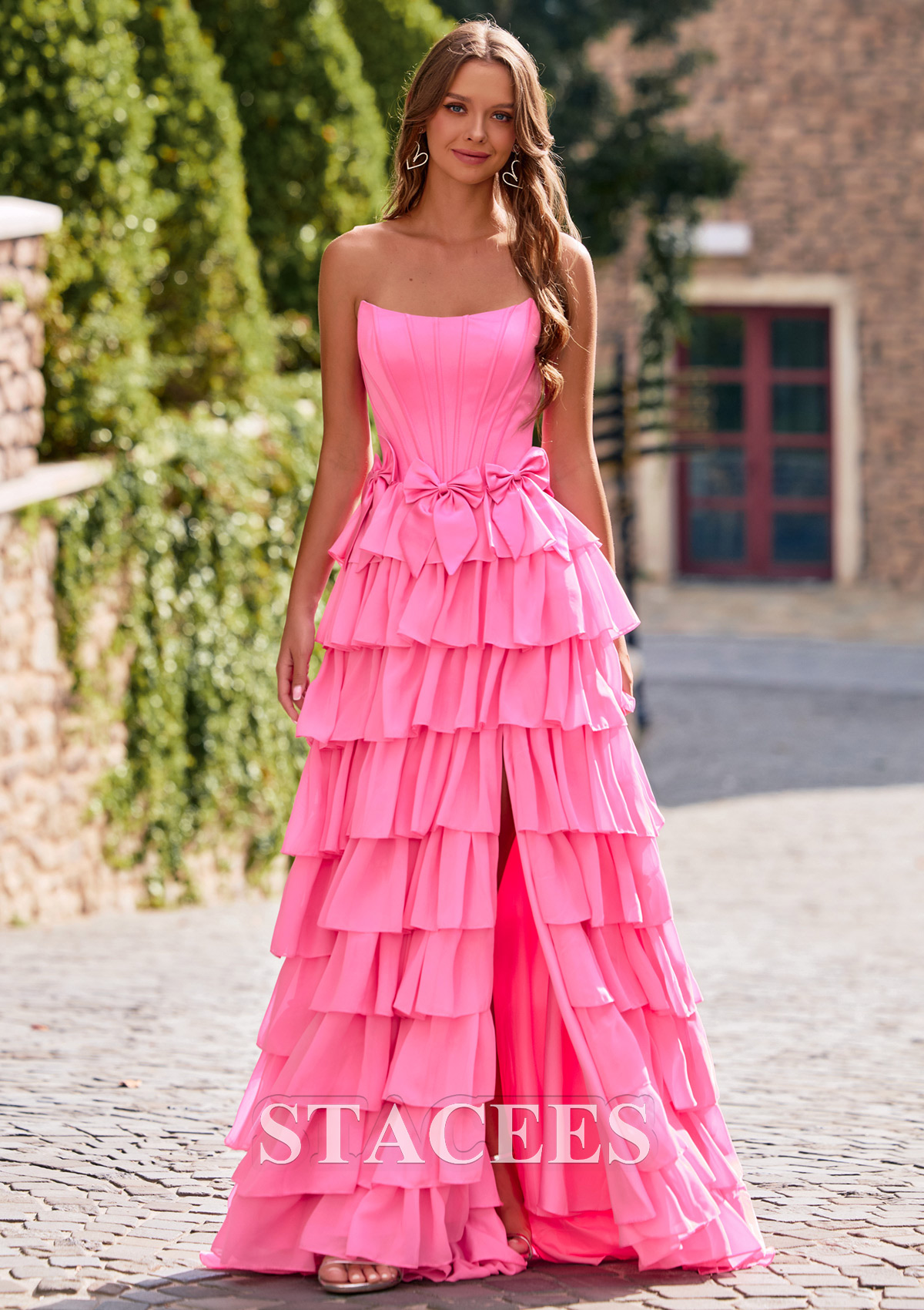 Azalée Trapèze scoop mousseline traîne balayage robe de bal avec noeud papillon volants - STACEES