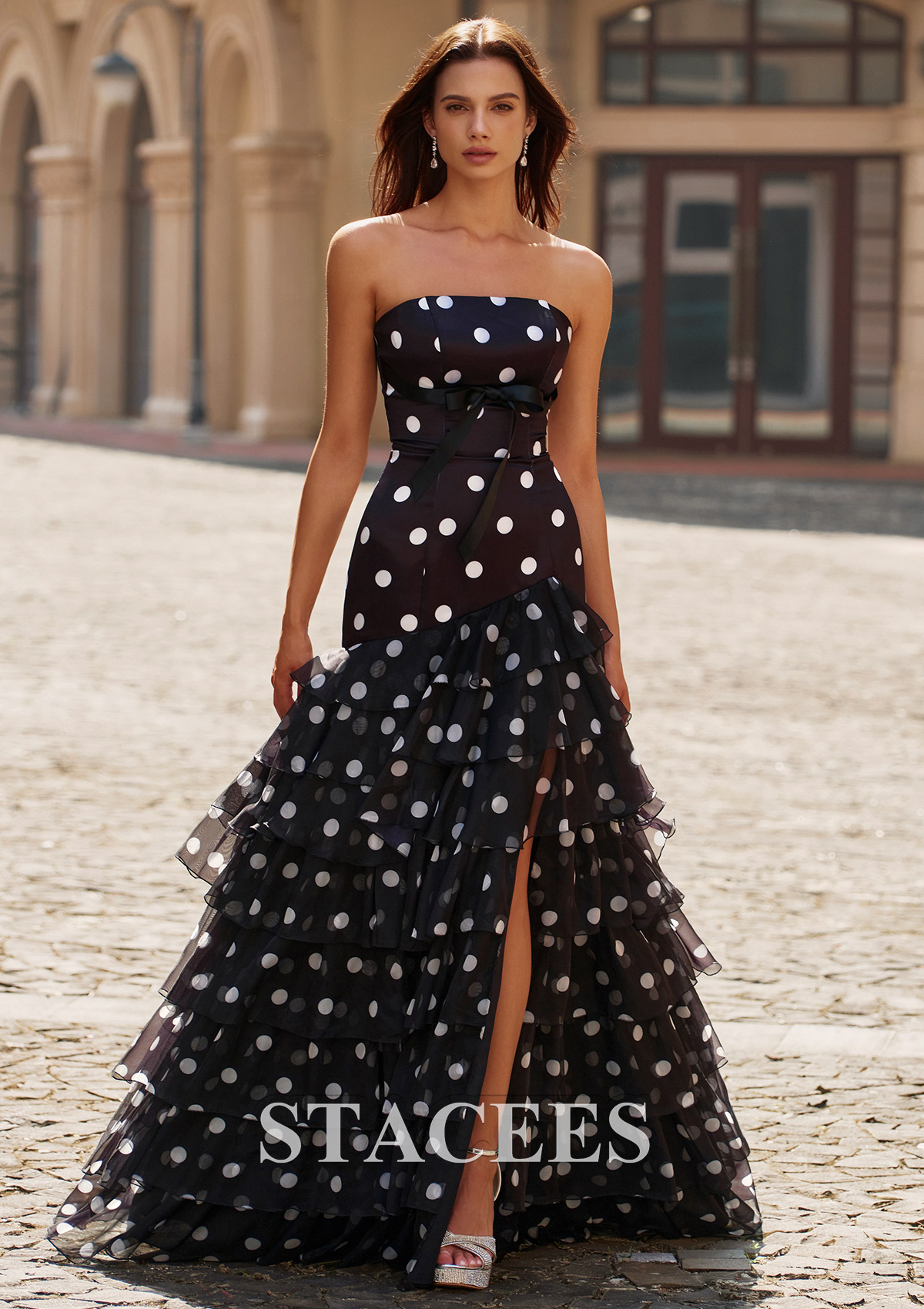 Noir Blanc Trapèze scoop mousseline longueur ras du sol robe de bal avec volants fendue noeuds papillons - STACEES