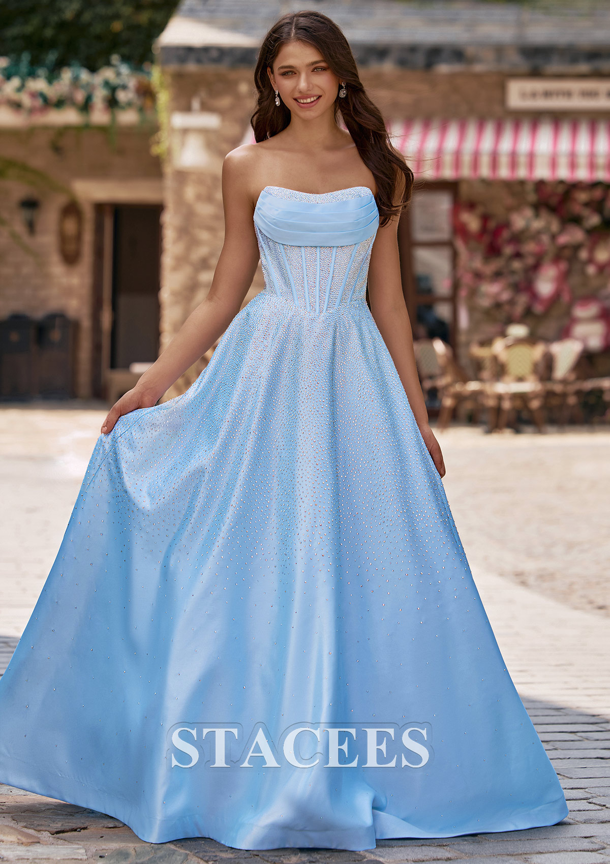 Bleu Ciel Trapèze scoop satin longueur ras du sol robe de bal avec strass thermocollant plissé poches - STACEES